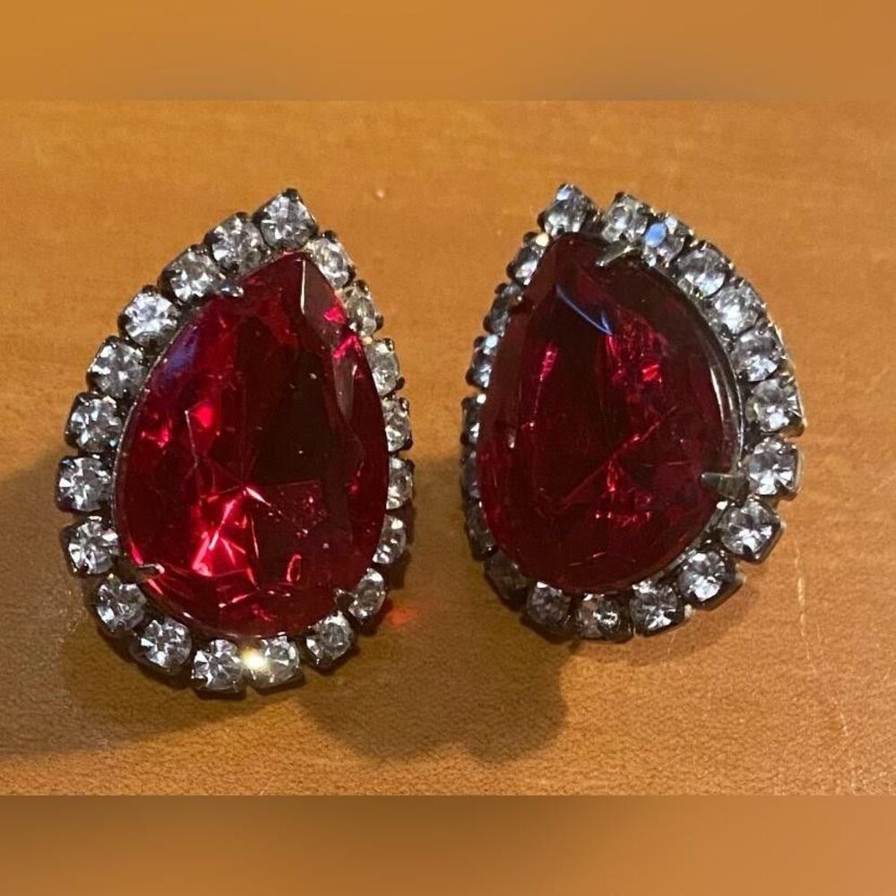 Red Teardrop Rhinestone Halo Stud Earrings Womenās Silver Tone 1 Inch